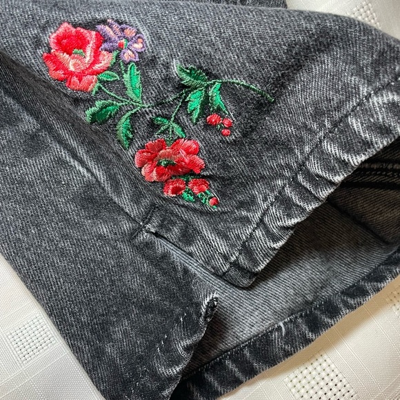 Bugle Boy Vintage Black Rose Embroidered Jeans | Size 16 - Picture 4 of 14